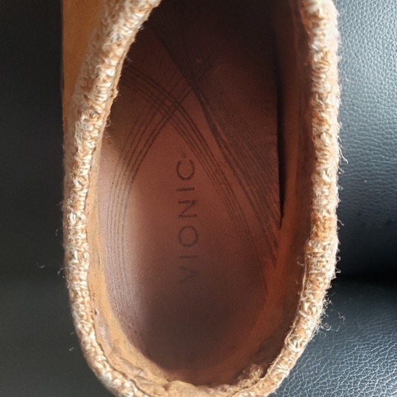 Vionic Arbor Slip On Clogs Light Brown Tan Leather Women's 6 Comfort Mules EUC - Picture 8 of 11